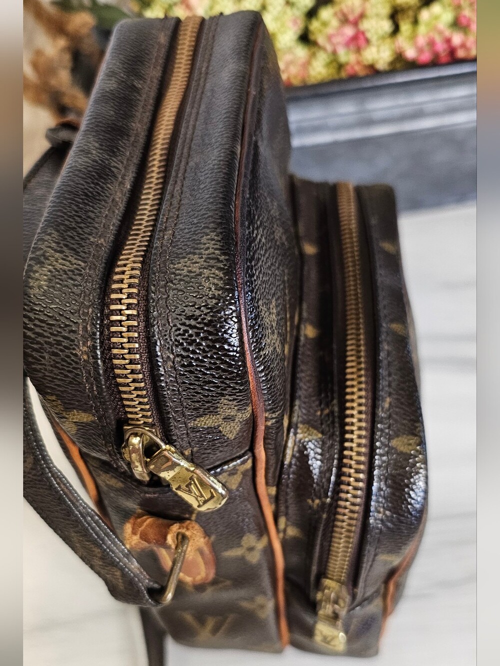 Louis Vuitton Monogram Amazone Crossbody - Picture 3 of 16